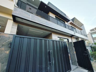 Facing Park 5 Marla Modern House With 5 Bedrooms FOR SALE