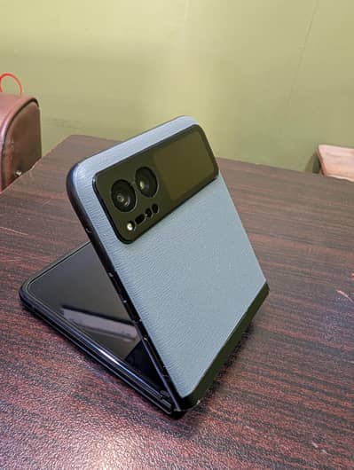 Motorola RAZR 40 flip pta approved 10/10 condition