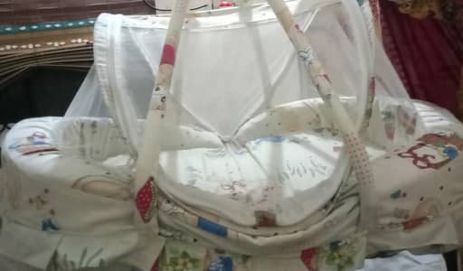 Baby sleeping seater