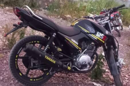 WhatsApp only 03;;20+382+18::12 Yamaha YBR bike