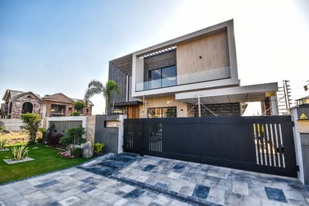 1 KANAL MODERN DESIGN BUNGALOW FOR RENT HOT LOCATION IN PHASE 7