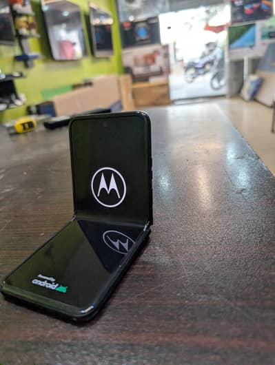 Motorola RAZR 40 flip pta approved 10/10 condition