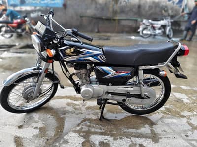 One hand use black colour All documents available