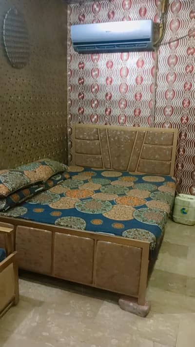 iron bed in best condition without matress