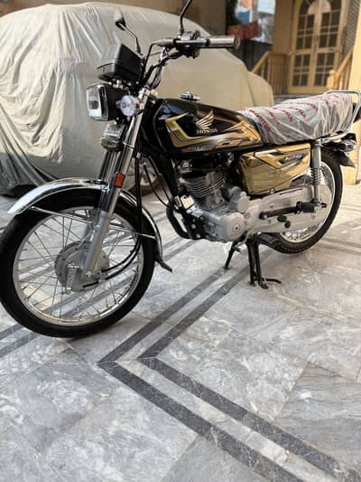 Honda CG 125 Golden Edition 2026
