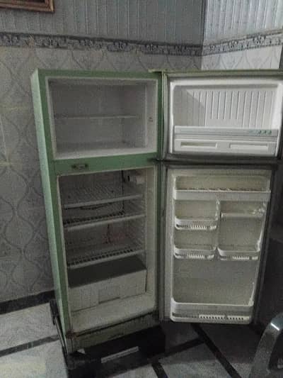 SINGER,medium size refrigerator