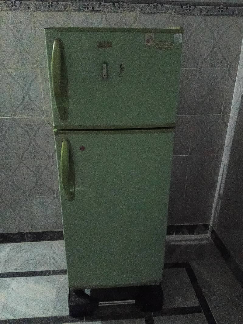 SINGER,medium size refrigerator 2