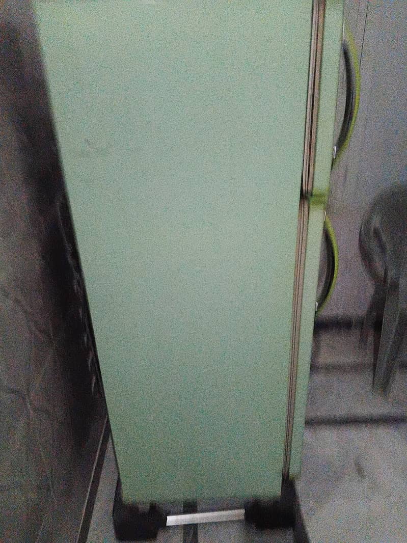SINGER,medium size refrigerator 3