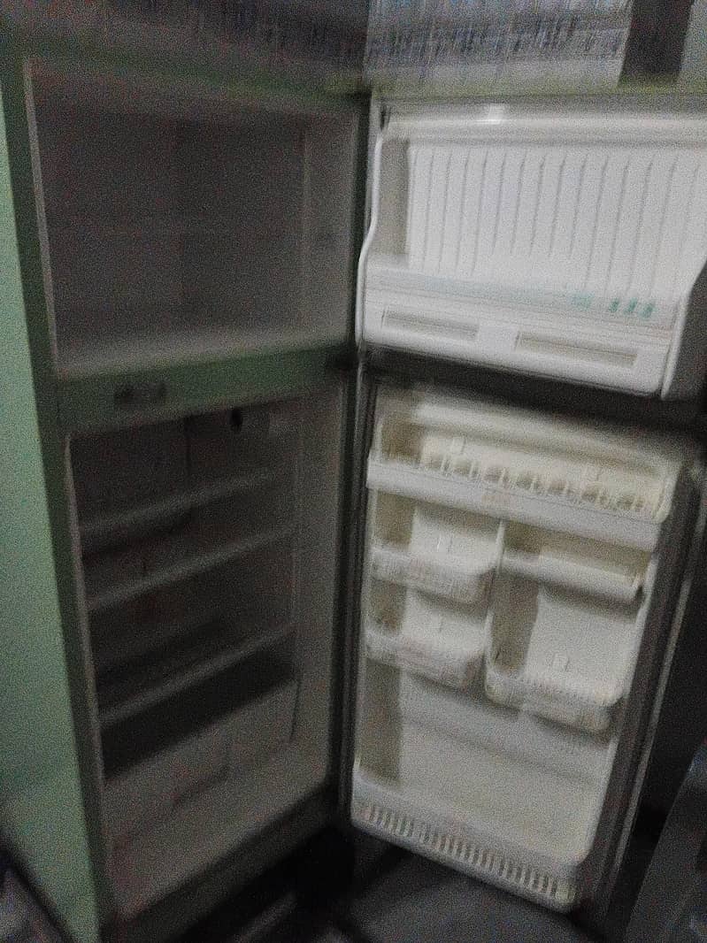 SINGER,medium size refrigerator 4