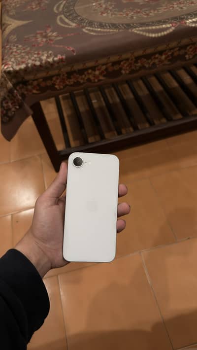 iPhone 16e JV – 128GB -100% Battery Health – Scratchless