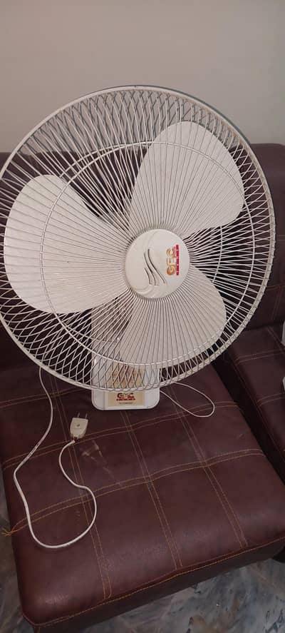 3 bracket fan like new