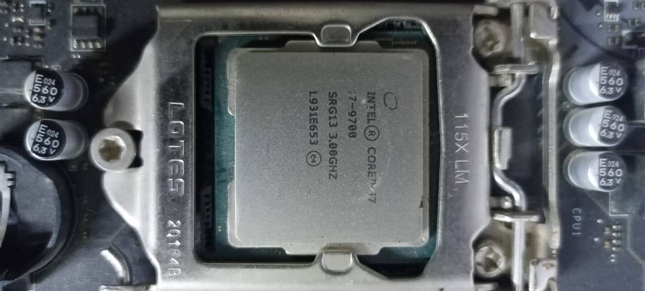 Intel. I7-9700. Processor 0