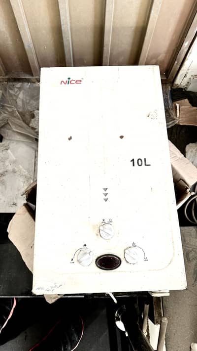 10L Instant Geyser Perfectly Working