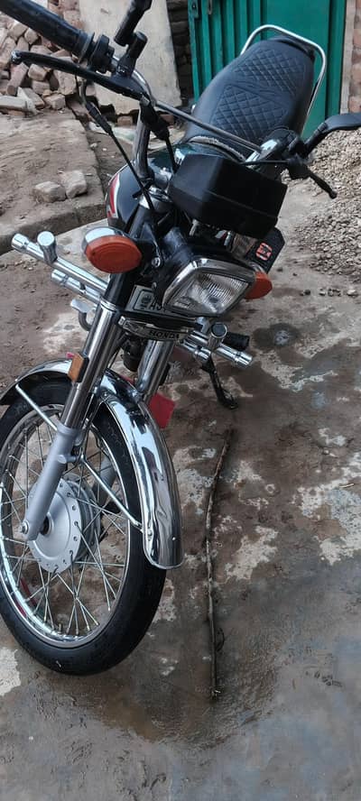 Honda 125 Black