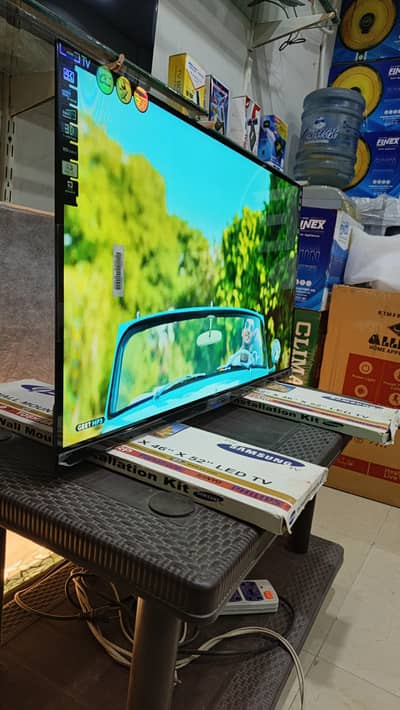 Alpine 32" Inch Led Smart Bezel Less TV Voice Remote