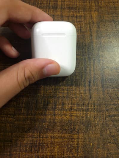  Apple AirPods (2nd Generation) – Excellent Condition 
