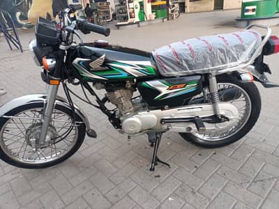 Honda 125 model 2023  month may 10/9 condition