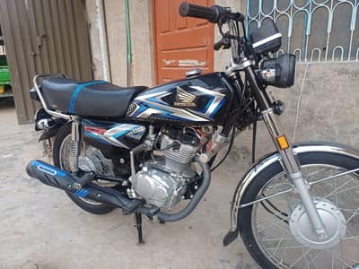 2025 Honda 125 Black – Excellent Condition for sale
