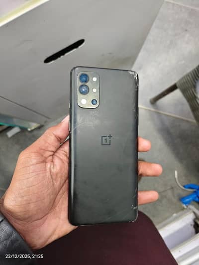 One plus 9r 256gb with Duel SIM approved all genuine