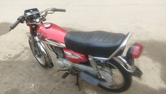 Honda 125 is excellent condition and neet and clean.
