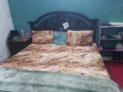 Bed set with dressing and one side table