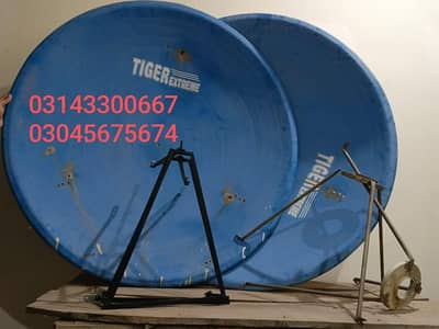 2 DISHES, 3 LNBs, 1 RECEIVER,  3 LNB stands, 2 Dish stands