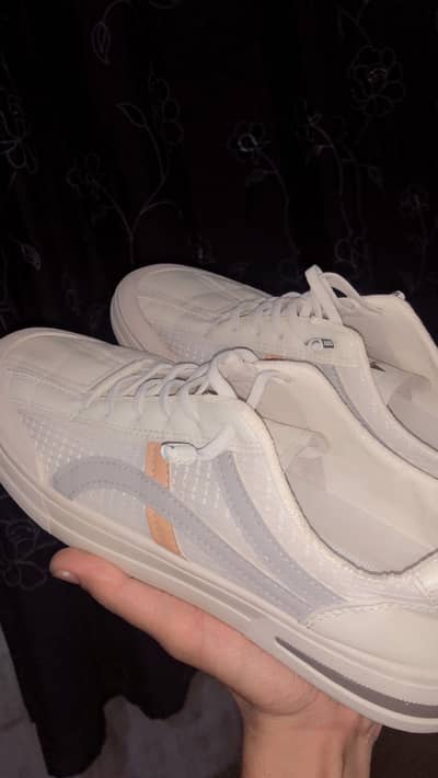 Bhut he achy comfort shoes h 1 bar pahny h bs size 9 just serious buy