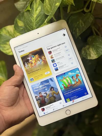 APPLE ipad Mini 4 CELLULAR 32 GB condition 10/10 just few days used