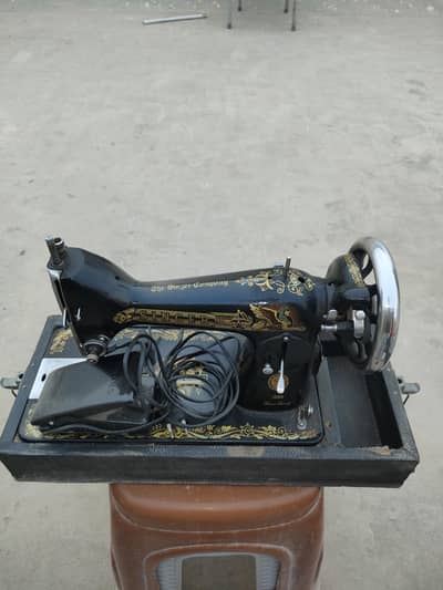 Singer Sewing Machine Like New
