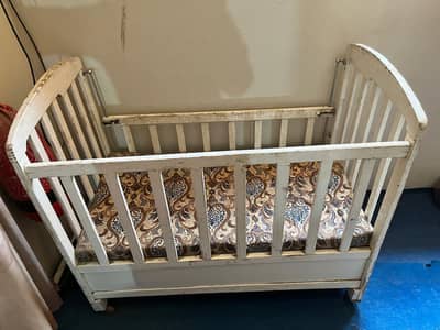 baby cot / baby bed / cot