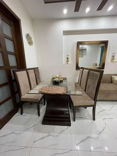 Dinning table in good condition