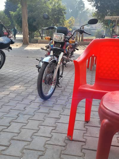 bike me kisi qisam ka koi masla ni h be awaz h like new