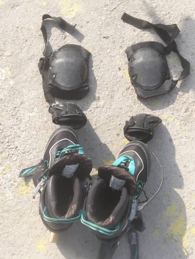 Sports skating shoes with kit