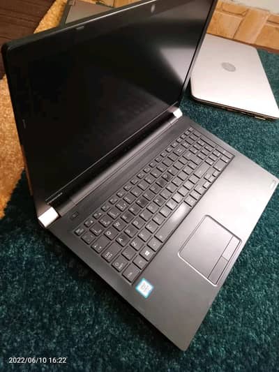 Toshiba laptop core i. 5 6th gen 8gb/128 gb ssd window 11 for sale