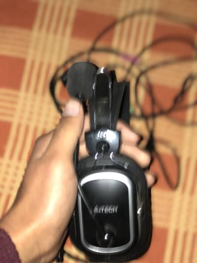 Headhpones 3pieces availible