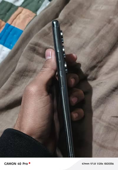 selling my tecno camon 40 pro with complete box price final hai