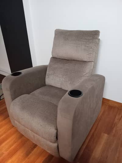 Two push back recliner 10/10 condition per sofa 50000