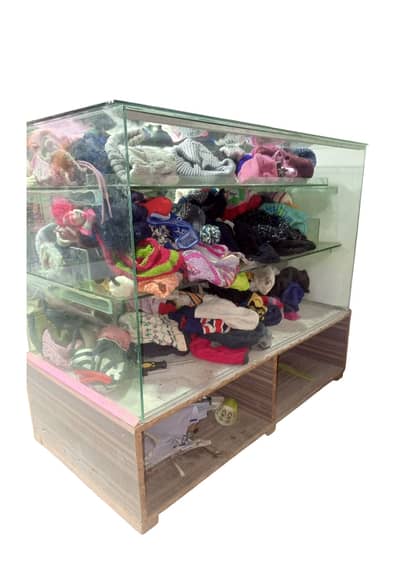 Showcase for sale urgent full mirror