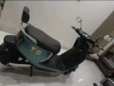 Crown electric scooter for sale like new
