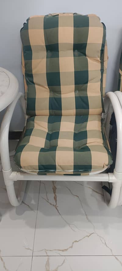 Gardenxlawn 4 chairs with Table