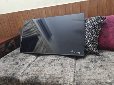 Samsung 43” UHD LED TV – Faulty Panel (For Parts / Repair)