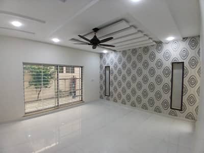 ONE KANAL HOUSE AVAILABLE FOR SALE IN VALENCIA TOWN LAHORE