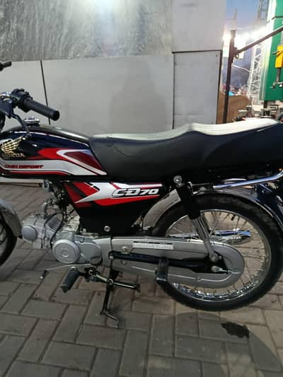 Honda CD70 - 2025