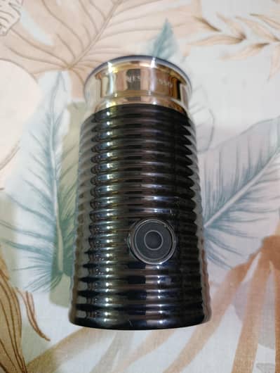 Slightly used just like new Nespresso Aeroccino 3 Milk Frother