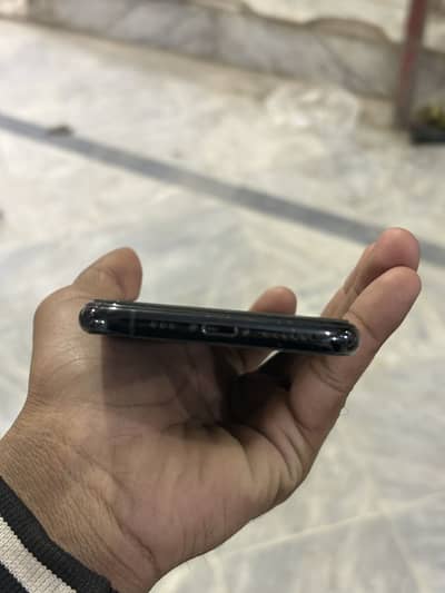 iPhone 11 Pro 64gb back carack