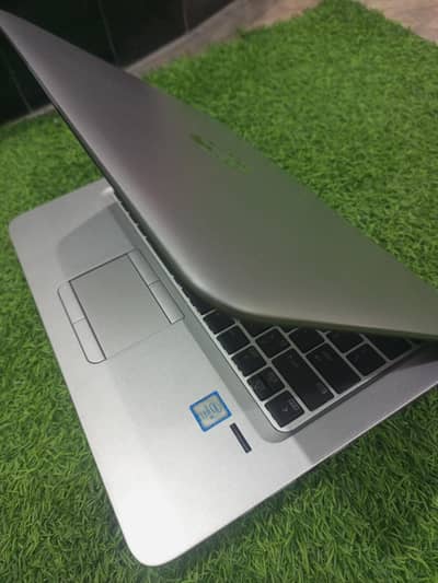 Slim Hp laptop 8 GB Ram- Sim supported / llush condition