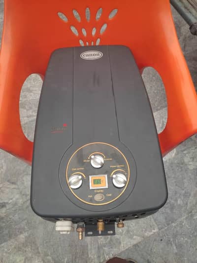 Canon 12 litter  geyser 100%perfect working condition