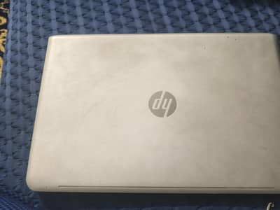 We are selling hp laptop with speakers