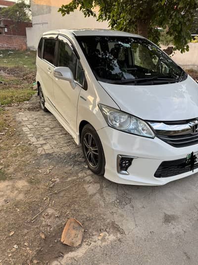 Honda freed hybrid 2014/ 2016