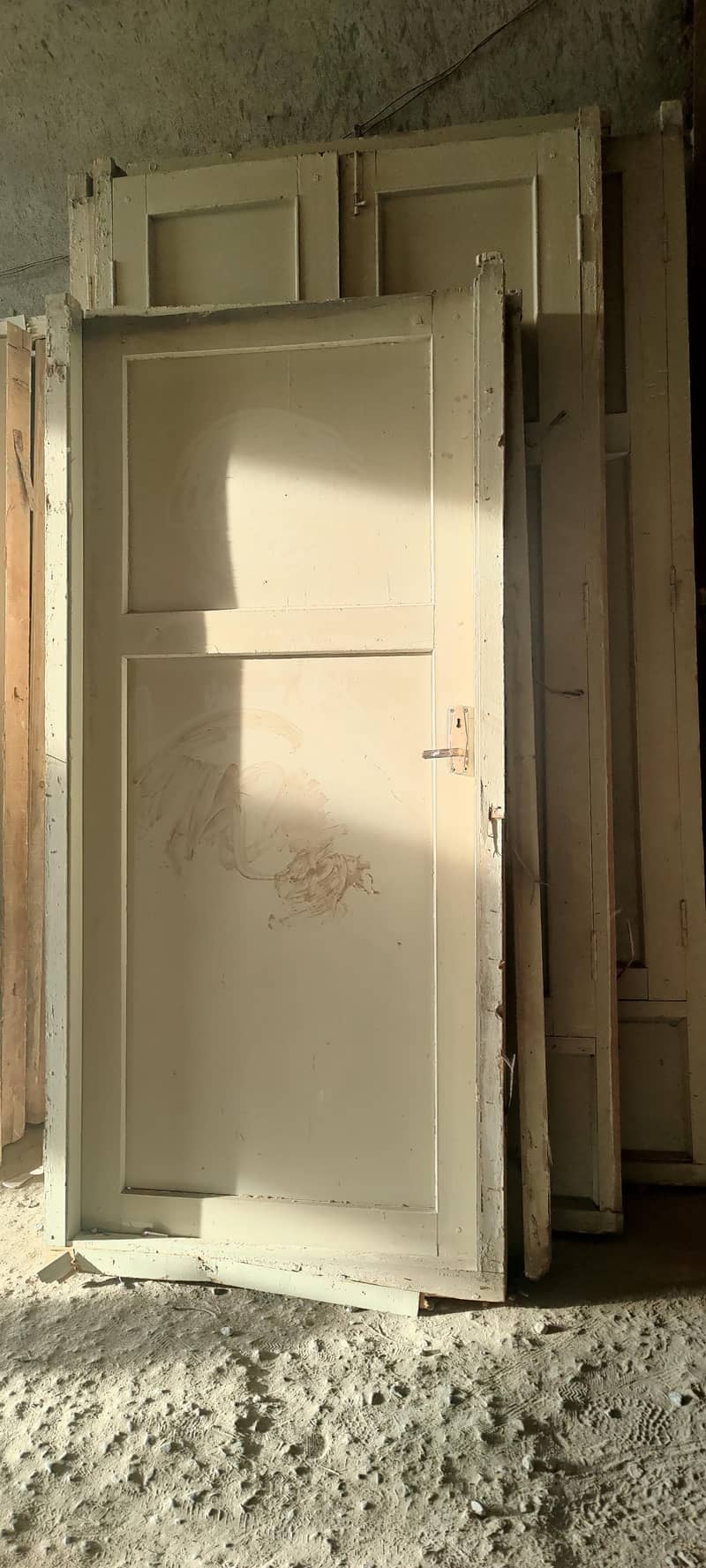 لکڑ کے دروازے چکاٹ کے ساتھ 2